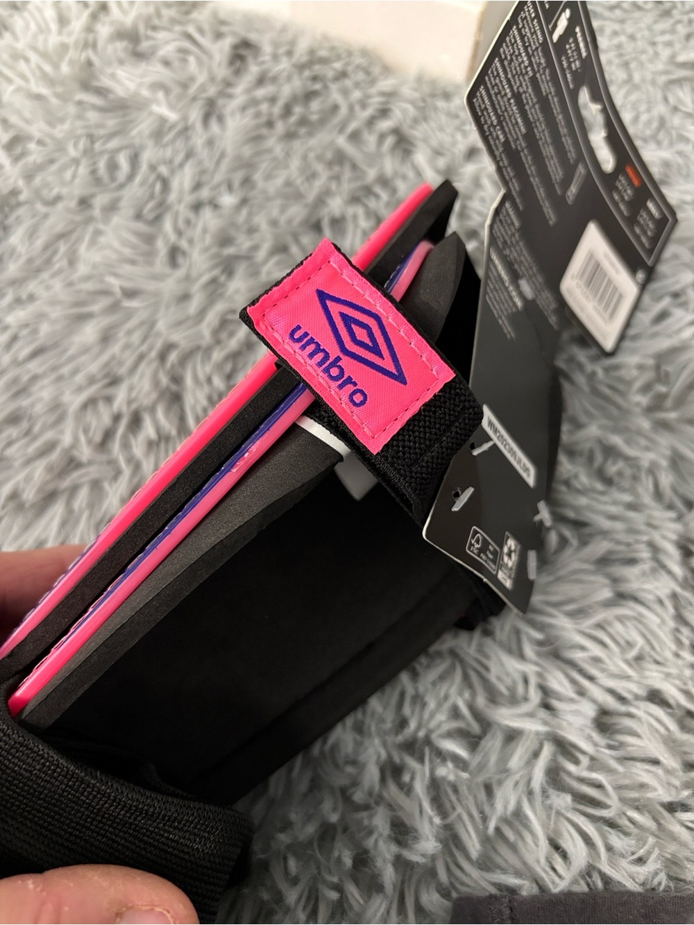 NWT Umbro Black Stirrup Shin Guard Sleeves with Neon Pink Purple Accents Junior - Picture 2 of 16
